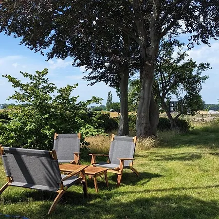 לינה וארוחת בוקר Under Valnodden *